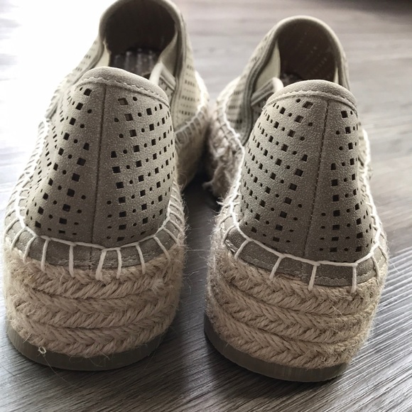 Never worn woman’s shoes - Picture 4 of 5